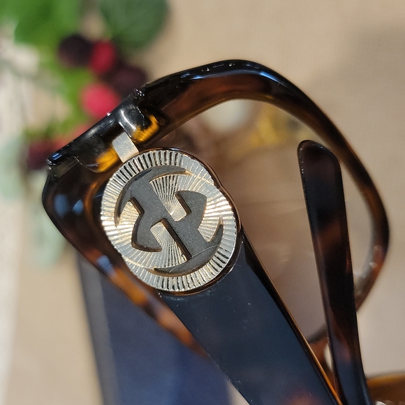 🎉SOLD🎉 Authentic Gucci sunglasses - Picture 4 of 7
